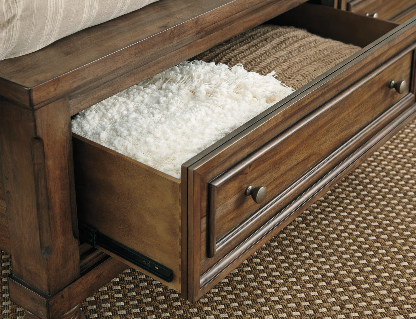 Flynnter Panel Bed With Mirrored Dresser, Chest And Nightstand